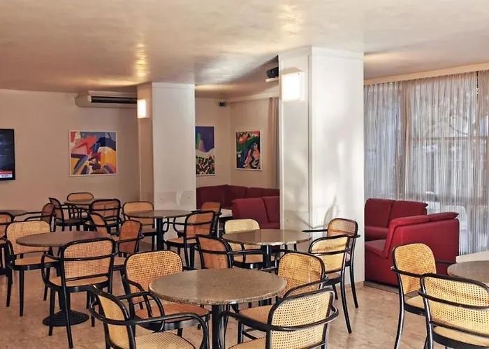Cosmos Hotel 3*