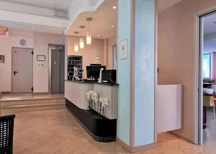 Cosmos Hotel 3*